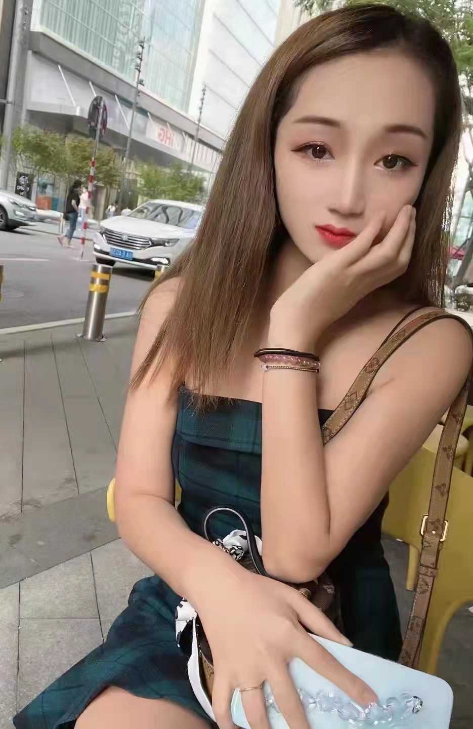 糖糖小妹子，奶子好看。